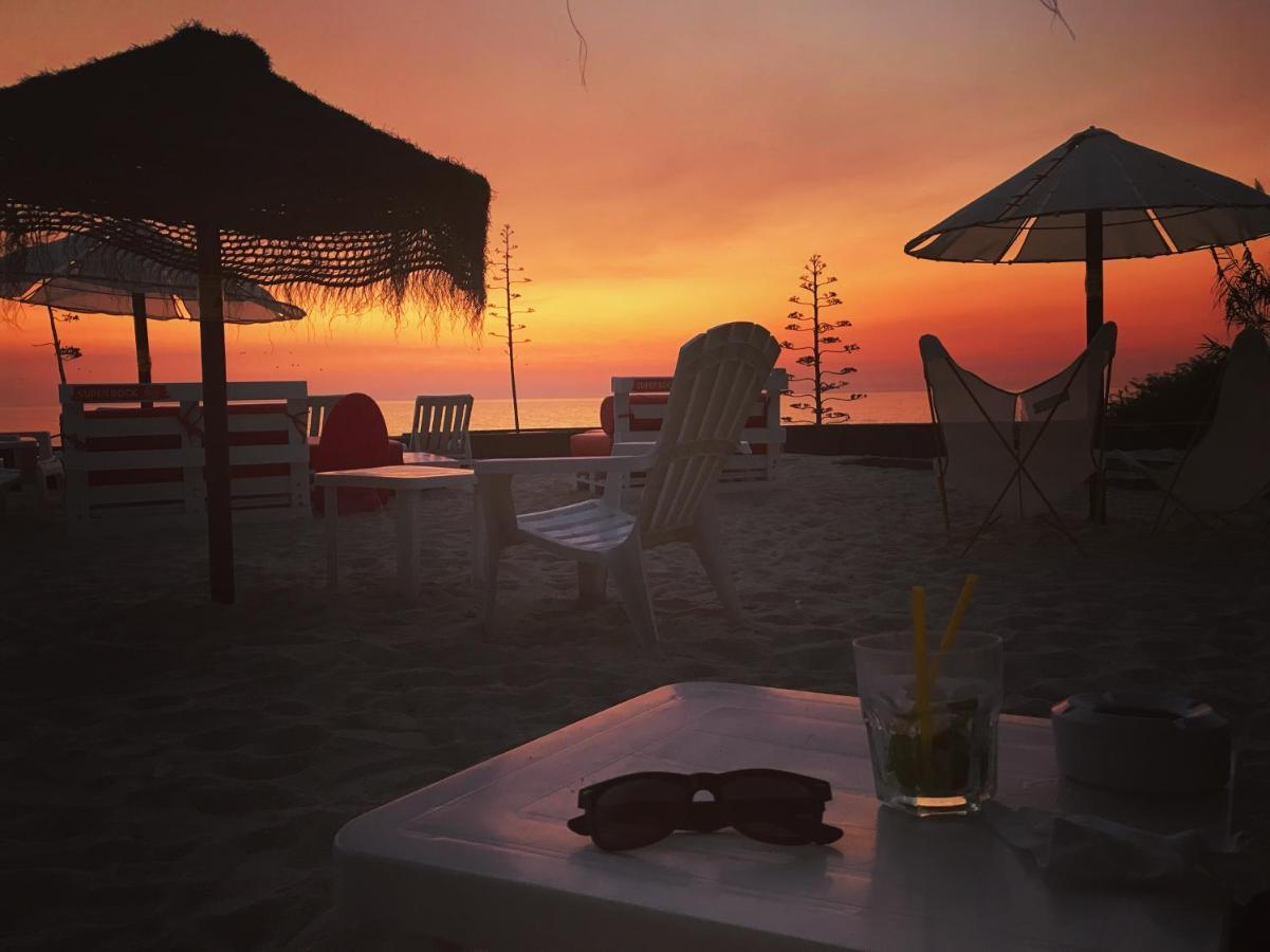 Rock'S Beach Spot Front กอสตา ดา กาปาริกา ภายนอก รูปภาพ